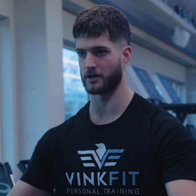 Aaron de Vink, oprichter en coach van VINKFIT